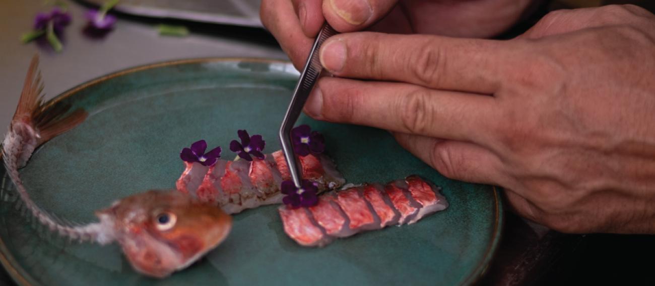 Black Ginger Catering φιλετάρισμα ψαριών και τοποθέτηση sashimis 